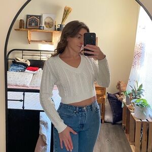 Love Tree Pure White Knit Deep V Cut Cropped Length Sweater — Womens M